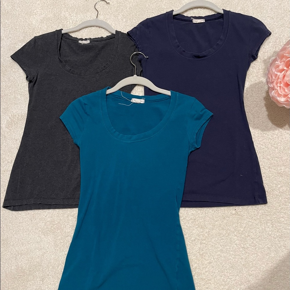 Size small basic scoop neck shirts